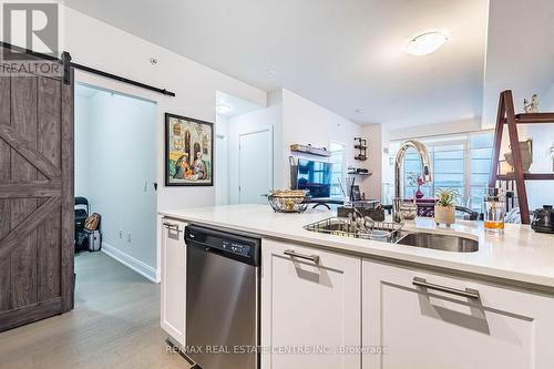 414 - 2480 Prince Michael Drive, Oakville, ON - Indoor Photo Showing Kitchen With Double Sink