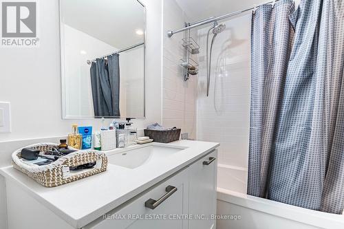 414 - 2480 Prince Michael Drive, Oakville, ON - Indoor Photo Showing Bathroom