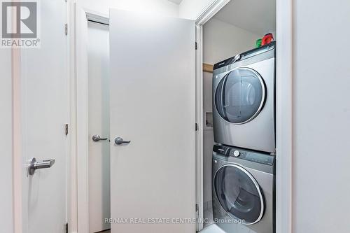 414 - 2480 Prince Michael Drive, Oakville, ON - Indoor Photo Showing Laundry Room