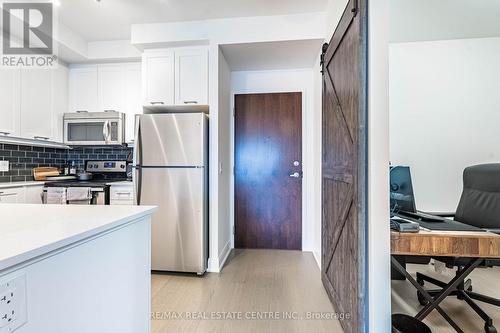 414 - 2480 Prince Michael Drive, Oakville, ON - Indoor Photo Showing Kitchen With Stainless Steel Kitchen