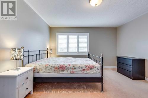 7 - 300 Ravineview Way S, Oakville, ON - Indoor Photo Showing Bedroom