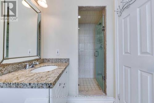 7 - 300 Ravineview Way S, Oakville, ON - Indoor Photo Showing Bathroom