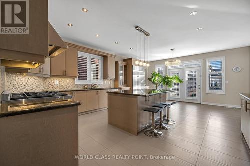 558 Alfred Hughes Avenue, Oakville, ON - Indoor Photo Showing Kitchen With Upgraded Kitchen