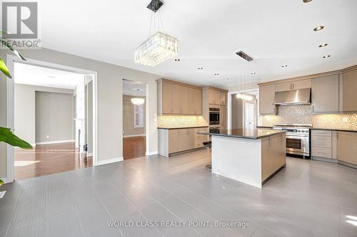 558 Alfred Hughes Avenue, Oakville, ON - Indoor Photo Showing Kitchen With Upgraded Kitchen