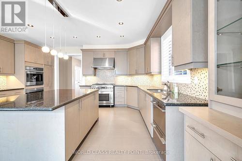 558 Alfred Hughes Avenue, Oakville, ON - Indoor Photo Showing Kitchen With Upgraded Kitchen