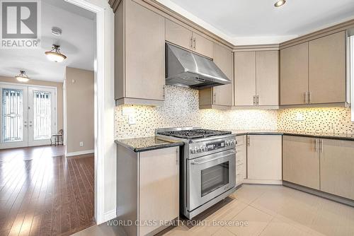 558 Alfred Hughes Avenue, Oakville, ON - Indoor Photo Showing Kitchen With Upgraded Kitchen