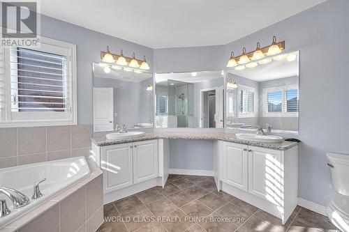 558 Alfred Hughes Avenue, Oakville, ON - Indoor Photo Showing Bathroom