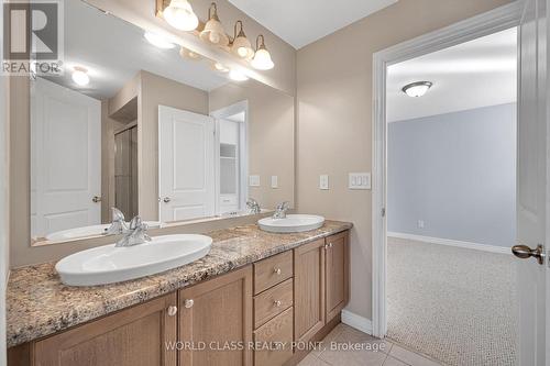 558 Alfred Hughes Avenue, Oakville, ON - Indoor Photo Showing Bathroom