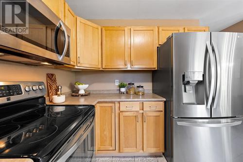 998 Fielding Court, Windsor, ON - Indoor Photo Showing Kitchen