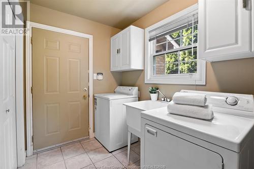 998 Fielding Court, Windsor, ON - Indoor Photo Showing Laundry Room