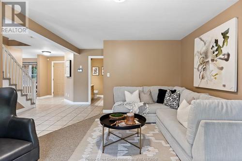 998 Fielding Court, Windsor, ON - Indoor Photo Showing Living Room