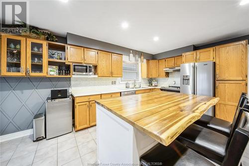 2349 Aubin Road, Windsor, ON - Indoor Photo Showing Kitchen