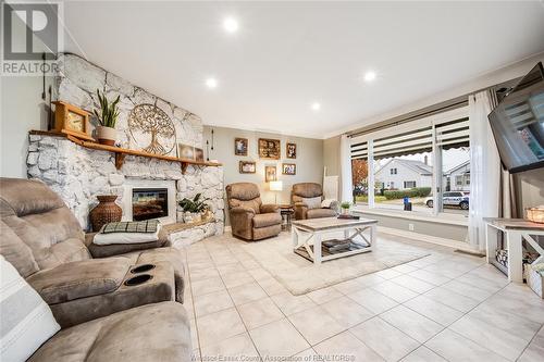 2349 Aubin Road, Windsor, ON - Indoor Photo Showing Living Room With Fireplace