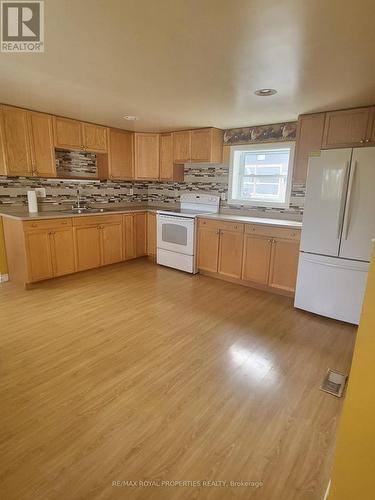 293 Ashley Street, Belleville, ON - Indoor Photo Showing Kitchen