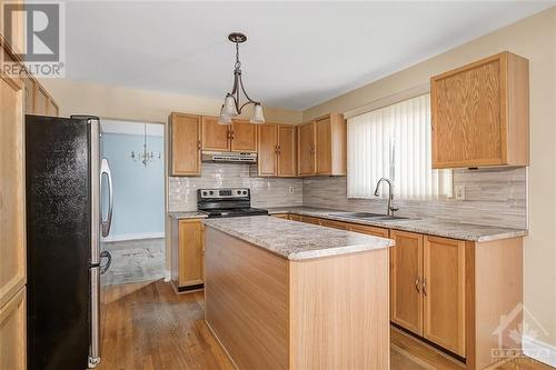 372 River Ridge Crescent, Ottawa, ON - Indoor Photo Showing Kitchen