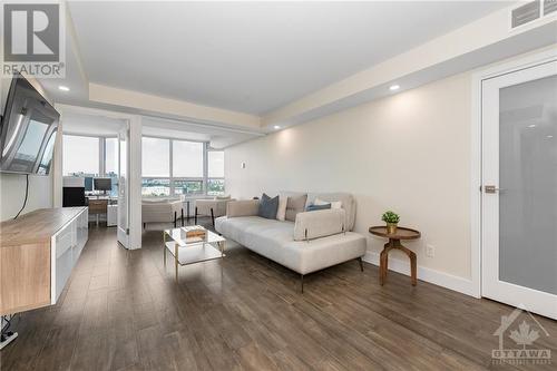 1500 Riverside Drive Unit#1608, Ottawa, ON - Indoor Photo Showing Living Room