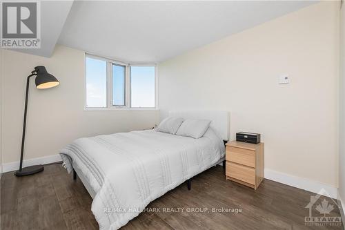 1608 - 1500 Riverside Drive, Ottawa, ON - Indoor Photo Showing Bedroom