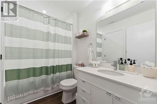 4793 Bank Street Unit#D, Ottawa, ON - Indoor Photo Showing Bathroom