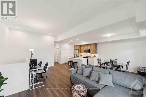 D - 4793 Bank Street, Leitrim (2501 - Leitrim), ON - Indoor Photo Showing Living Room