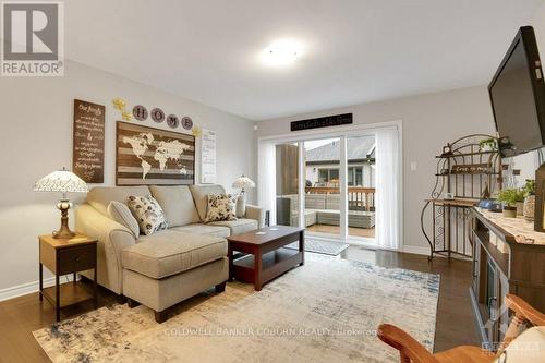 372 Solstice Crescent, Russell, ON - Indoor Photo Showing Living Room