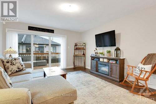 372 Solstice Crescent, Russell, ON - Indoor Photo Showing Living Room