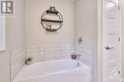 372 Solstice Crescent, Russell, ON - Indoor Photo Showing Bathroom