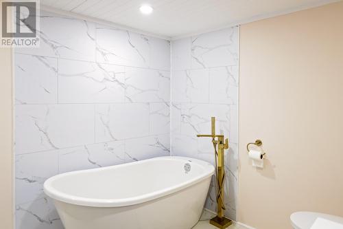 20 Bowes Street, Gander, NL - Indoor Photo Showing Bathroom