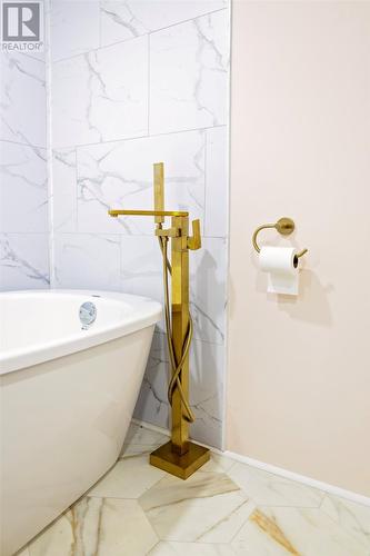 20 Bowes Street, Gander, NL - Indoor Photo Showing Bathroom