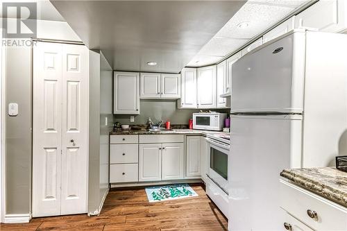 78 Logan Avenue, Sudbury, ON - Indoor Photo Showing Kitchen