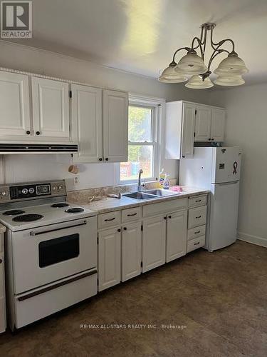 869 Sturgeon Road, Kawartha Lakes (Lindsay), ON - Indoor Photo Showing Kitchen With Double Sink