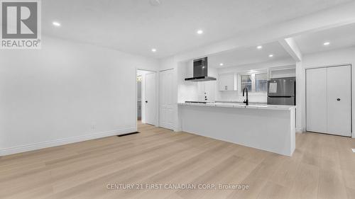 A - 48 Toulon Crescent, London, ON - Indoor Photo Showing Kitchen