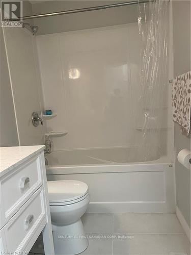 1044 Cree Avenue, Woodstock, ON - Indoor Photo Showing Bathroom