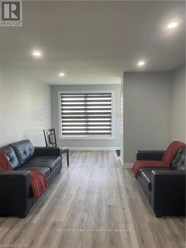 1044 Cree Avenue, Woodstock, ON - Indoor Photo Showing Living Room