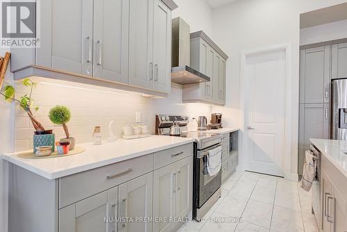 57 - 6990 Clayton Walk, London, ON - Indoor Photo Showing Kitchen With Upgraded Kitchen