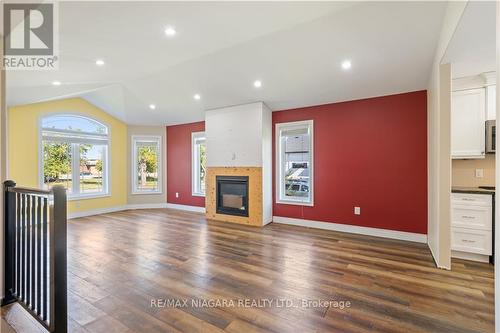 4032 Chippawa Parkway, Niagara Falls (Chippawa), ON - Indoor With Fireplace