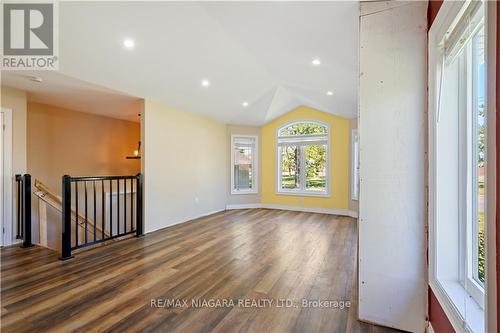 4032 Chippawa Parkway, Niagara Falls (Chippawa), ON - Indoor Photo Showing Other Room