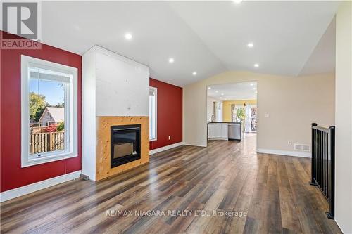 4032 Chippawa Parkway, Niagara Falls (Chippawa), ON - Indoor With Fireplace