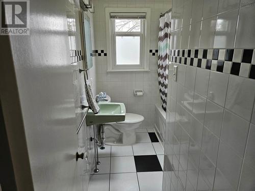 207 Pleasant Street, Truro, NS - Indoor Photo Showing Bathroom