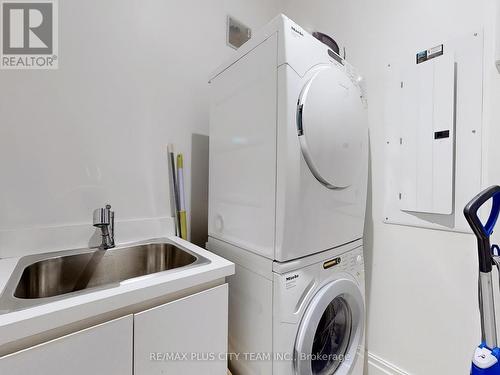 4701 - 311 Bay Street, Toronto, ON - Indoor Photo Showing Laundry Room