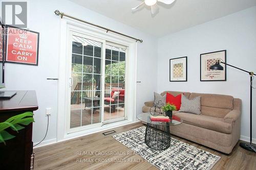 5 Independence Drive, Toronto, ON - Indoor Photo Showing Living Room