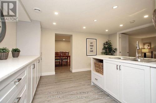 5 Independence Drive, Toronto, ON - Indoor Photo Showing Kitchen