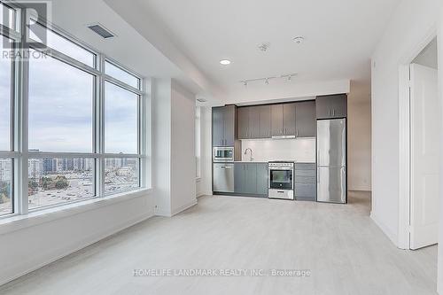 A1605 - 30 Upper Mall Way, Vaughan, ON - Indoor Photo Showing Kitchen