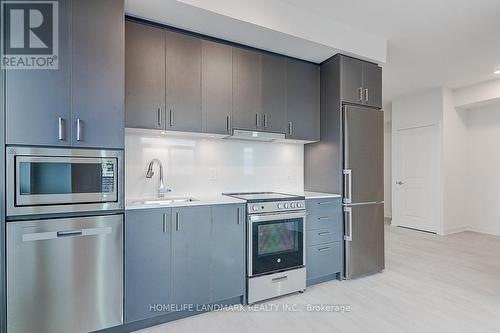 A1605 - 30 Upper Mall Way, Vaughan, ON - Indoor Photo Showing Kitchen