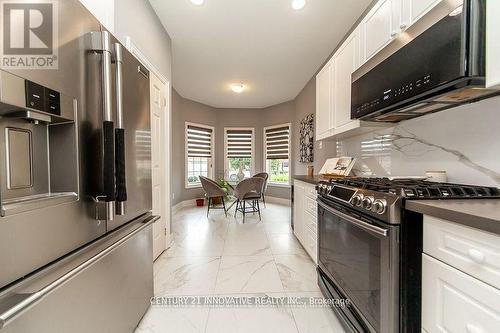 18 Faldo'S Flight, Whitchurch-Stouffville, ON - Indoor Photo Showing Kitchen