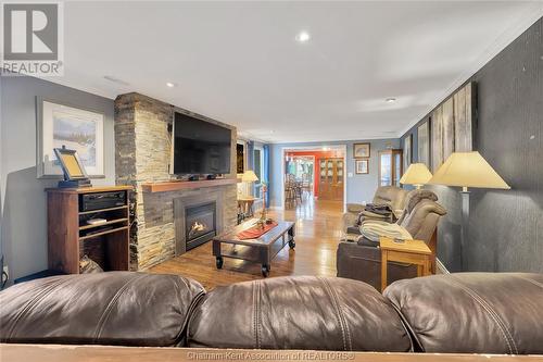 112 Victoria Street, Merlin, ON - Indoor Photo Showing Living Room With Fireplace