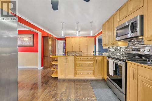 112 Victoria Street, Merlin, ON - Indoor Photo Showing Kitchen With Double Sink With Upgraded Kitchen