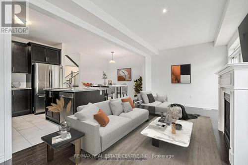 12 Heming Trail, Hamilton, ON - Indoor Photo Showing Living Room