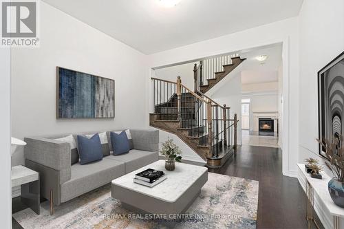 12 Heming Trail, Hamilton, ON - Indoor Photo Showing Living Room