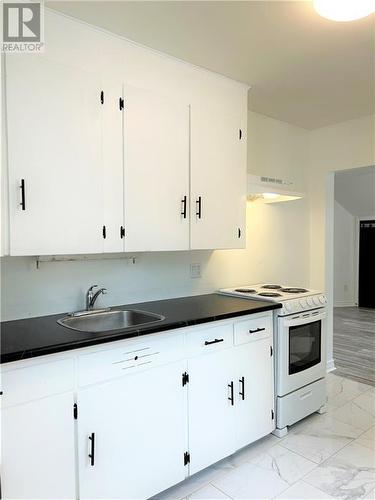 84 Beckwith Street E, Perth, ON - Indoor Photo Showing Kitchen