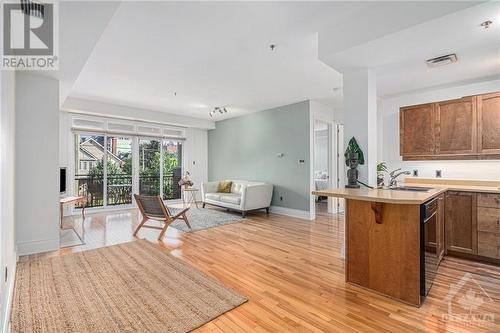 400 Mcleod Street, Ottawa, ON - Indoor Photo Showing Kitchen